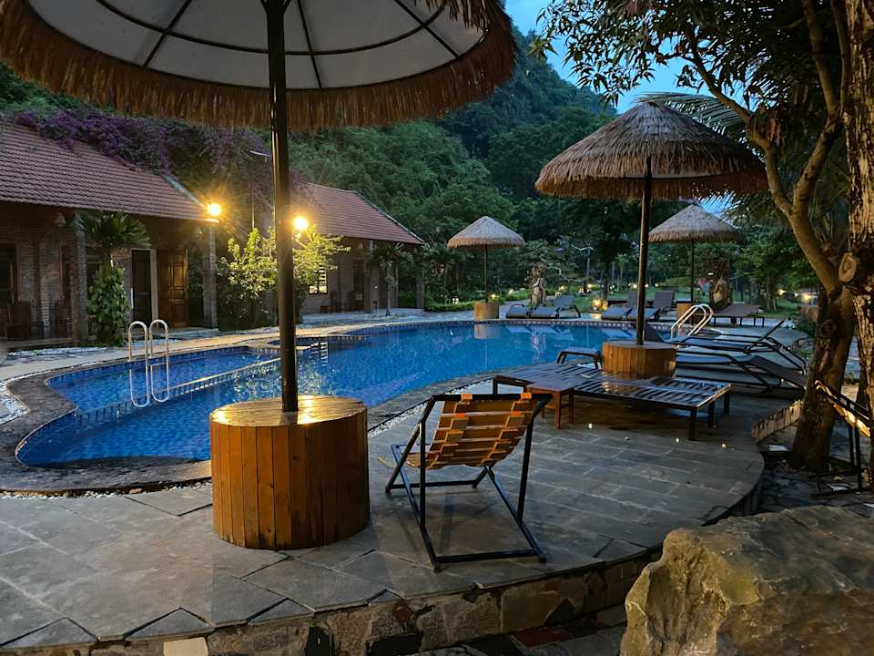 Pool Chinh Thu Garden Retreat