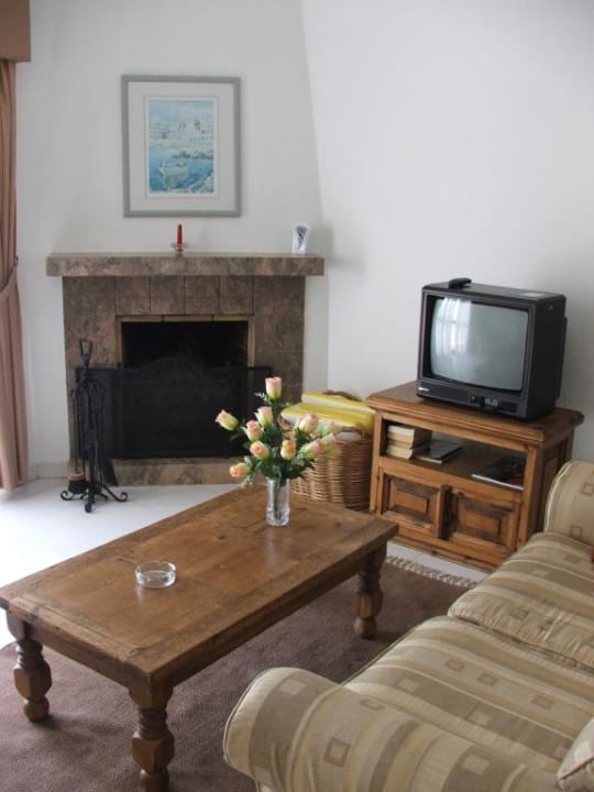 Wohnzimmer mit Kamin Hotel Monte Dourado