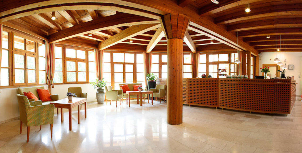 Rezeptionsbereich Kurhotel St. Josef OptimaMed Gesundheitsresort St. Josef