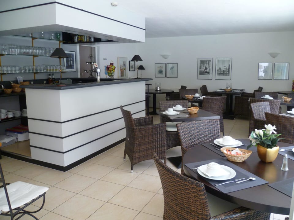 Frühstücksraum und Bar Hotel Les Jardins D'adalric