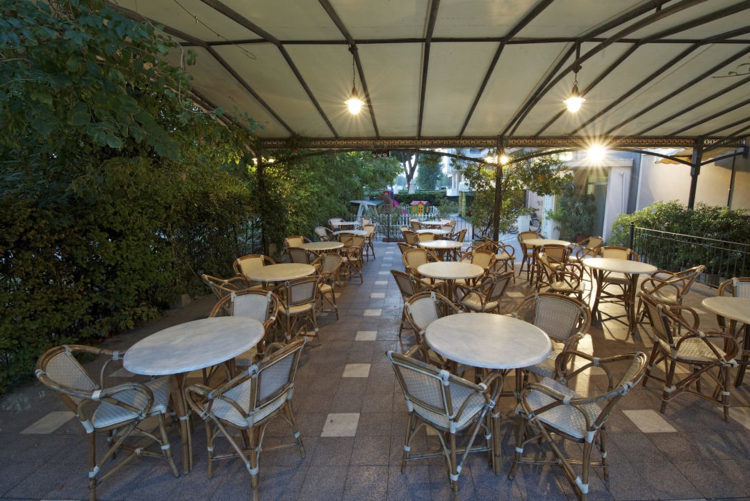 Veranda Hotel President