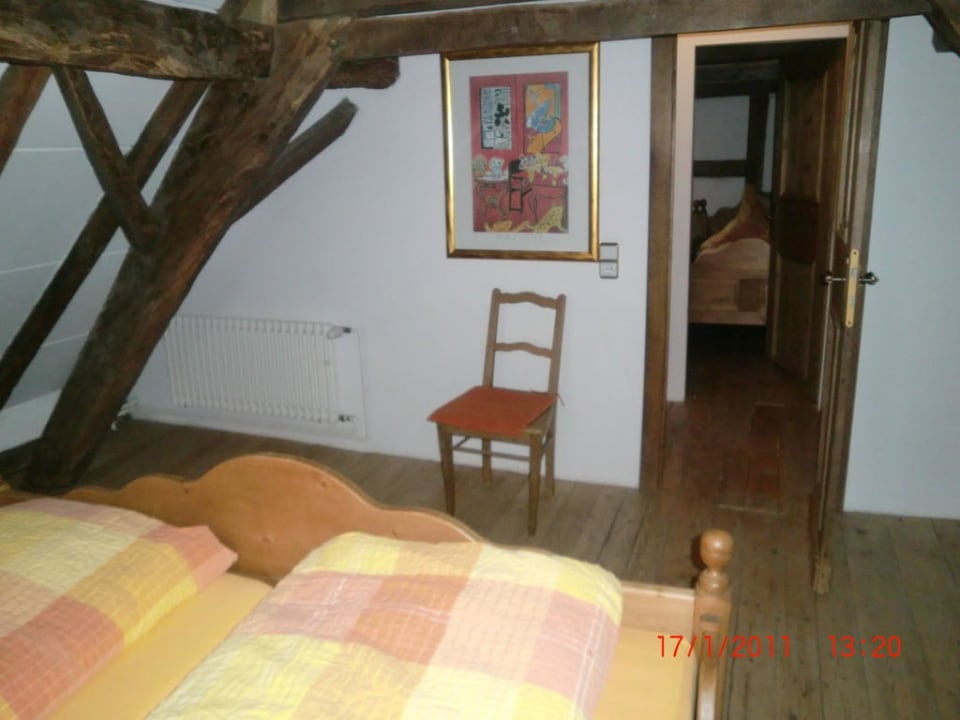 Hoppenstock - Schlafzimmer Blick zur Tür Eifel-Hotel Historische Wassermühle