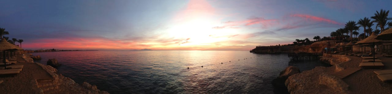 Strand um 5:30 in der früh  The Grand Hotel Sharm El Sheikh