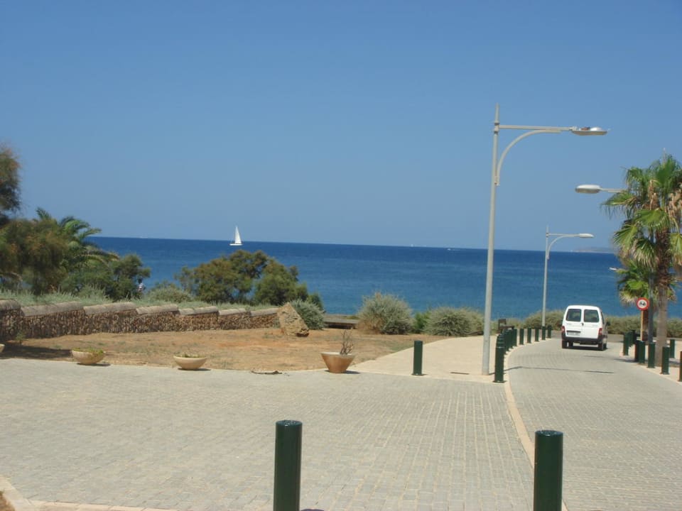 Vor dem Hotel, Richtung Strand. Villa Chiquita