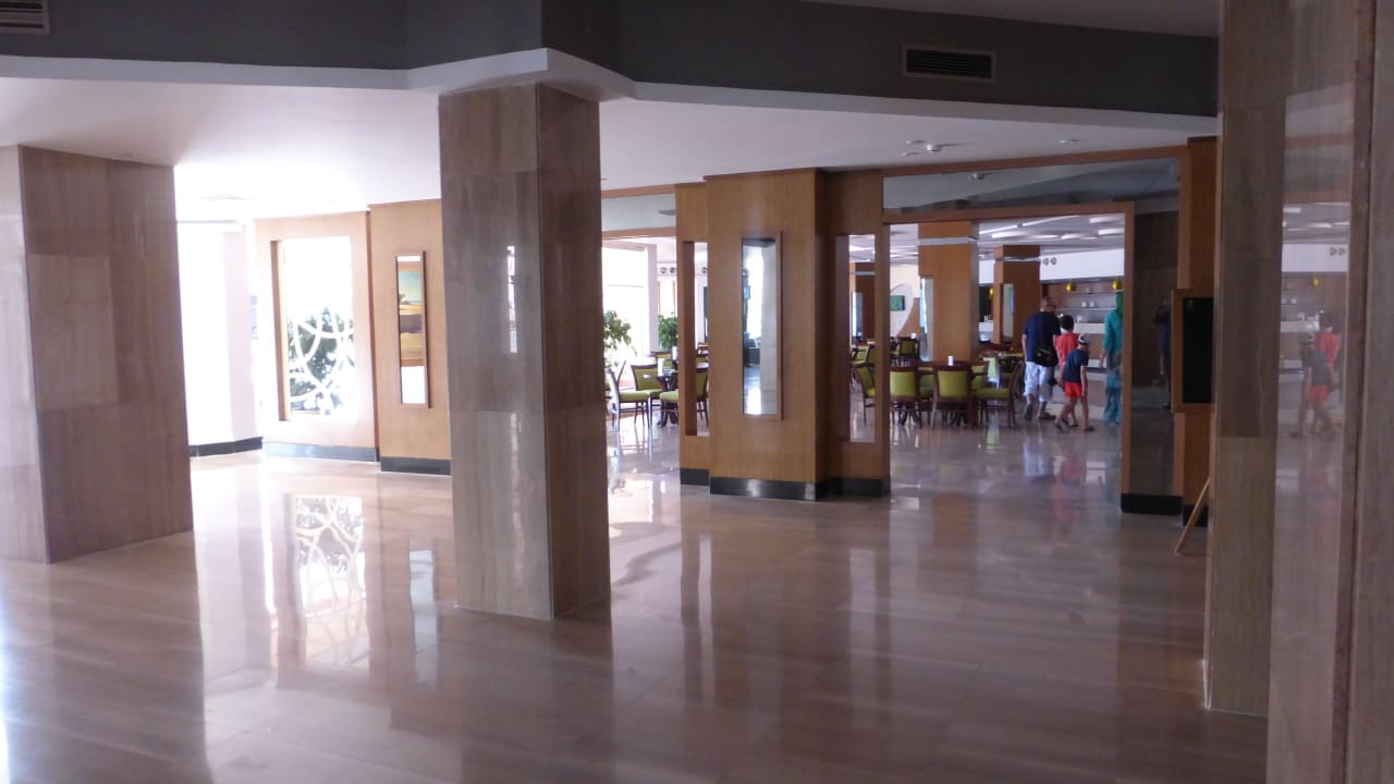 Zugang zur Cappuccino-Bar Beach Albatros Resort