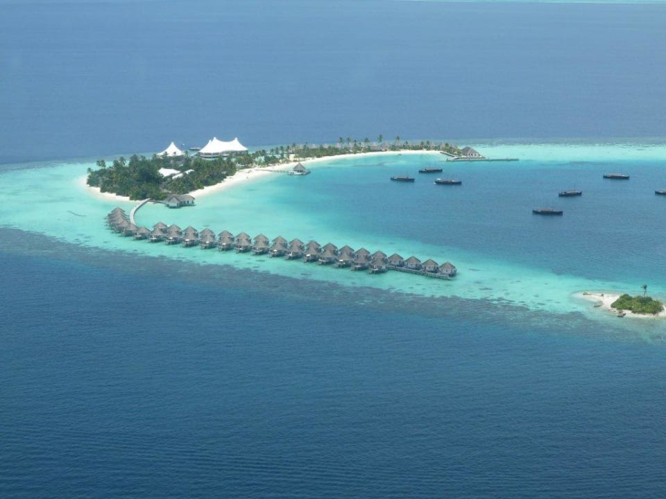 Safari Island aus dem Wasserflugzeug Safari Island Maldives