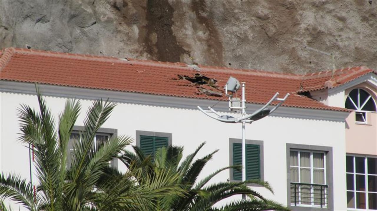 Steinschlag Calheta Beach
