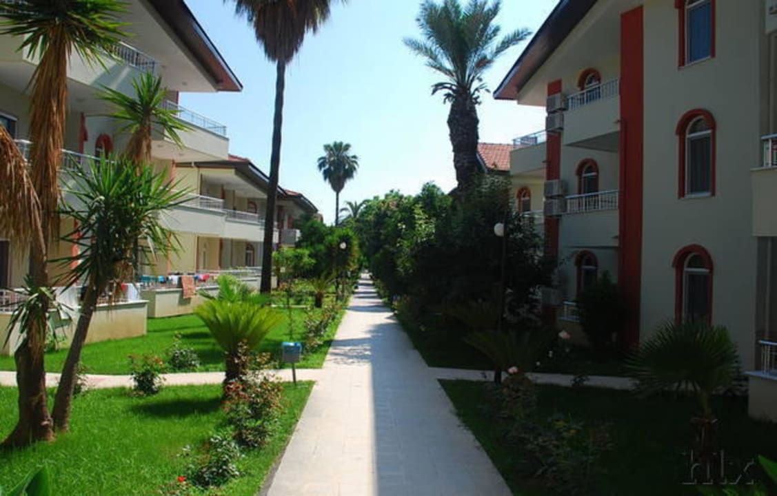 Weg zum Strand  Hotel Sirma