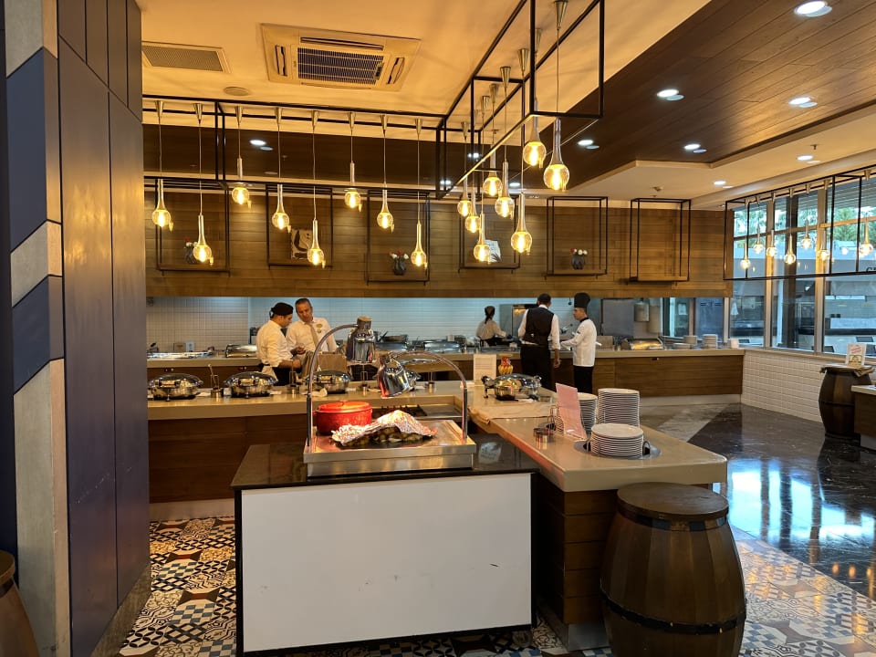 Gastro Saturn Palace Resort Hotel