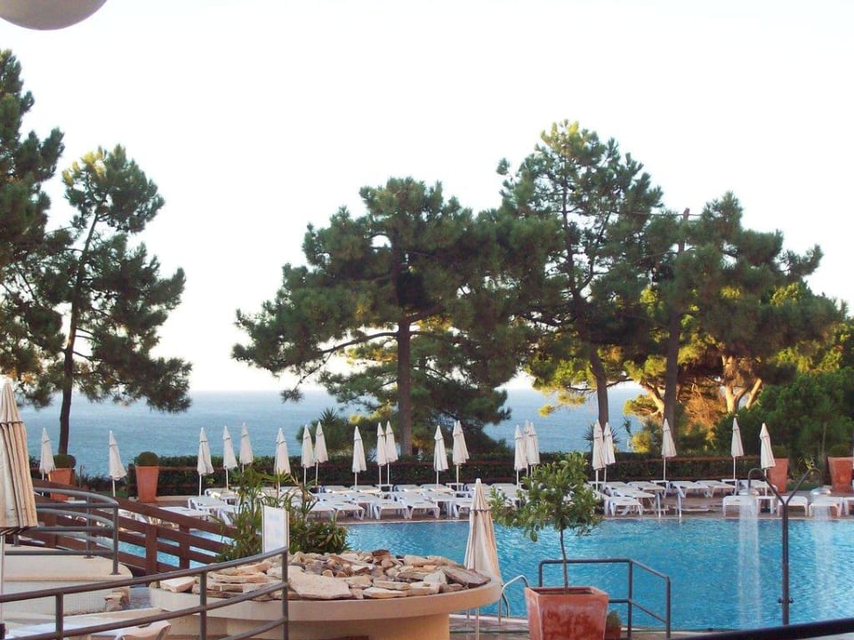 Der Pool am Morgen PortoBay Falésia