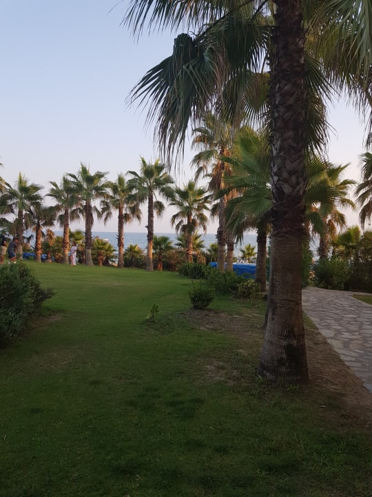 Strand Club Grand Side
