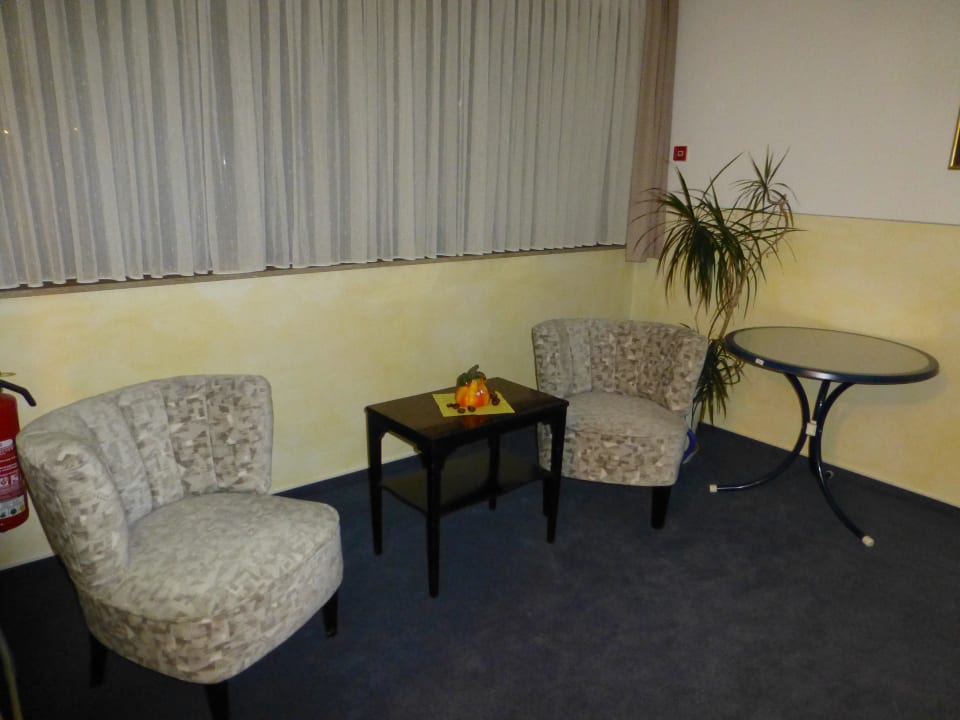 Gemütliche Sitzecken auf den Etagen Pension Huttental