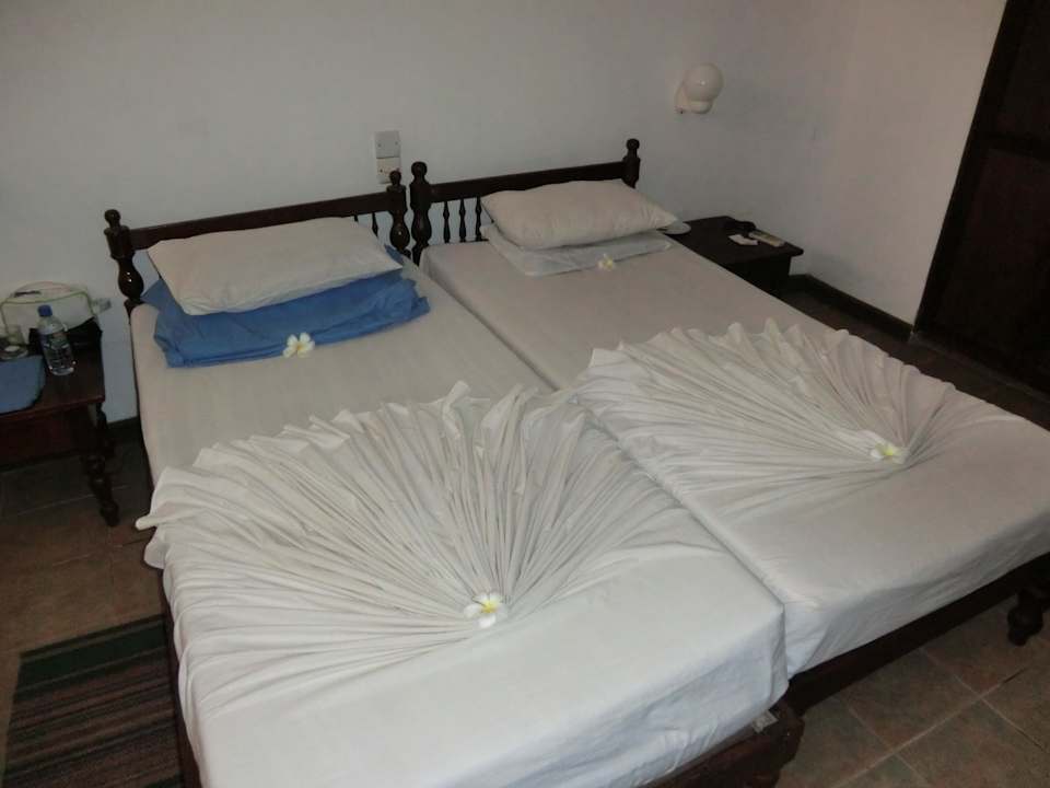 Liebevoll hergerichtetes Bett Hotel Koggala Beach
