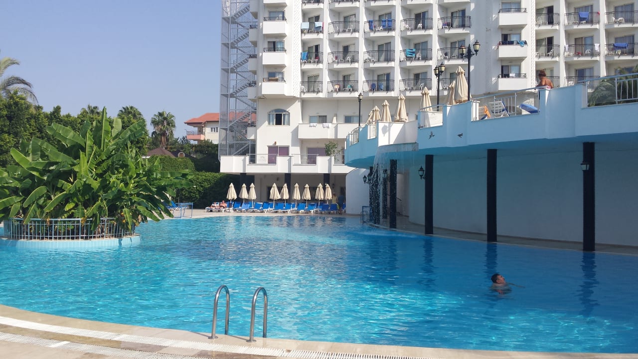 Pool Serenis Hotel