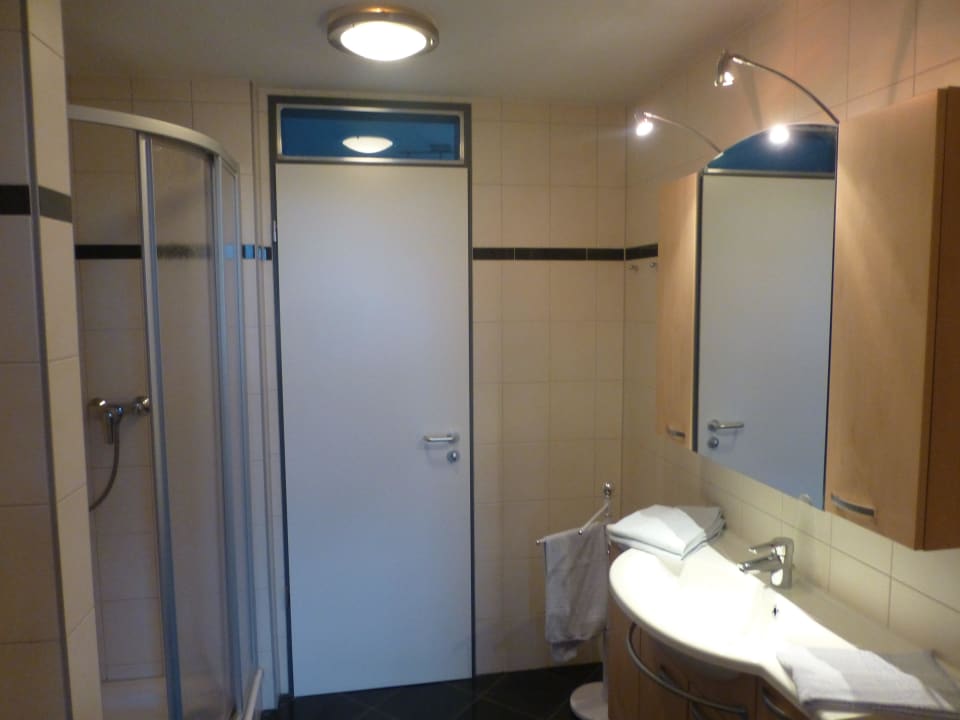 Badezimmer mit Dusche Ferienpark Müritz