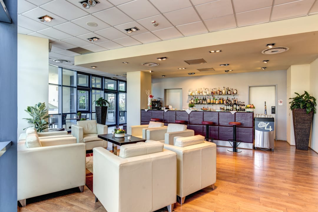 Gastro Hotel Tuscany Inn