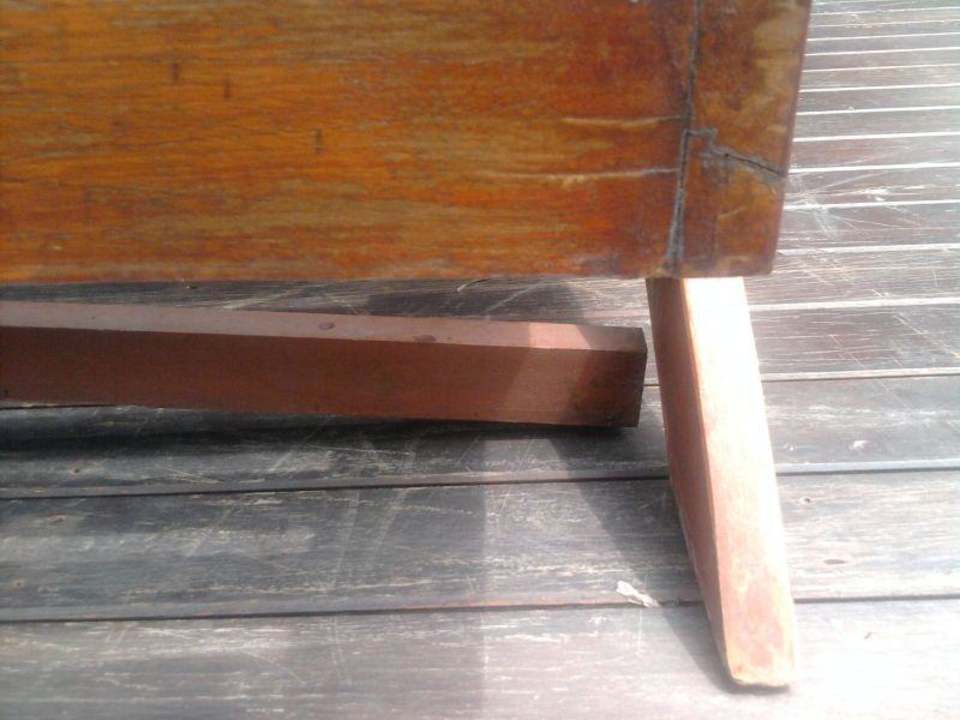 Defekte Liege am Pool Hotel AKA Resort Hua Hin