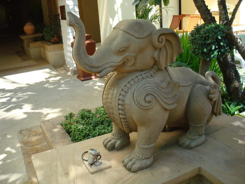 Statue Holiday Inn Resort Phuket