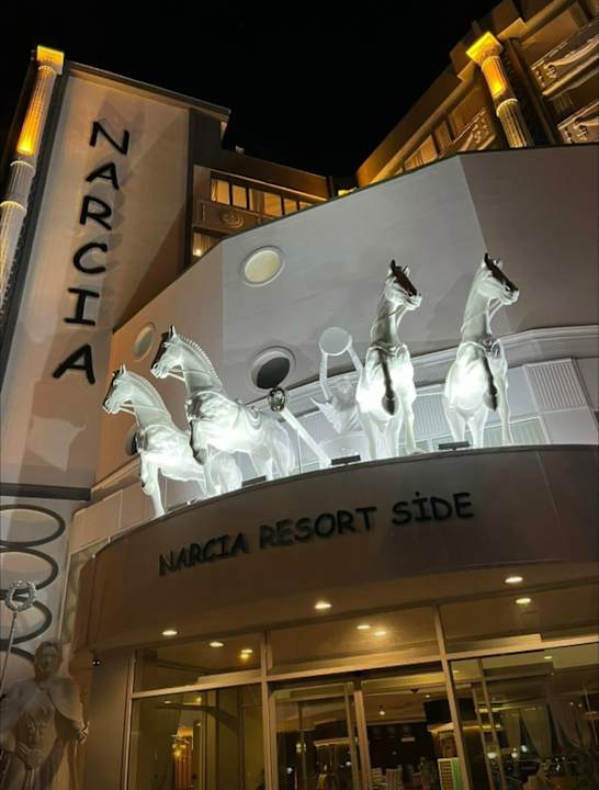 Außenansicht Narcia Resort Side