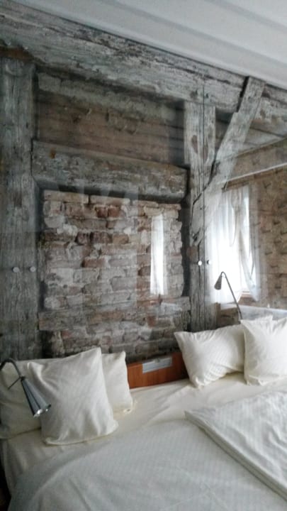 Freigelegtes Fachwerk Hotel Schiefes Haus