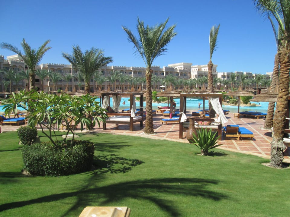 У бассейна Pickalbatros Palace Resort