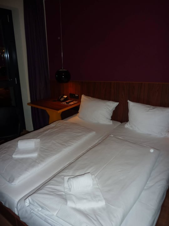 Zimmer 310 MEININGER Hotel Frankfurt/Main Airport