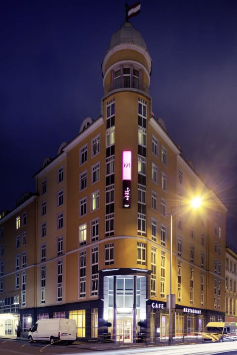 Außenansicht Nacht Hotel Mercure Wien Westbahnhof