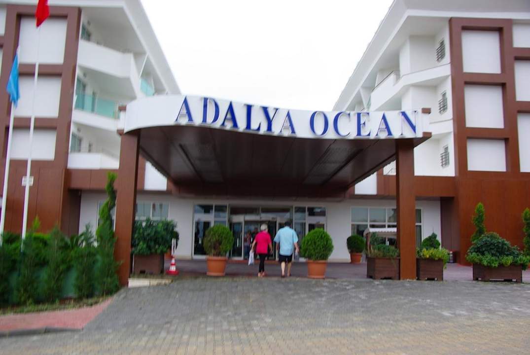 Von der Strasse aus gesehen 23+27.11. Adalya Ocean Deluxe