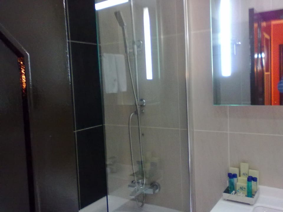 Zimmer 711 - Bad Hotel Mim Inter