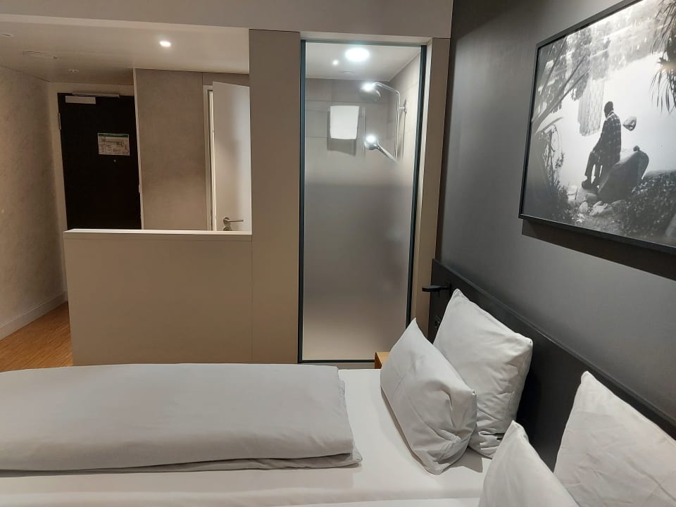 Zimmer Vienna House by Wyndham Ernst Leitz Wetzlar