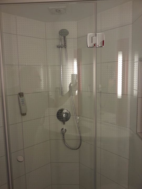 Große Dusche ibis Berlin Kurfürstendamm