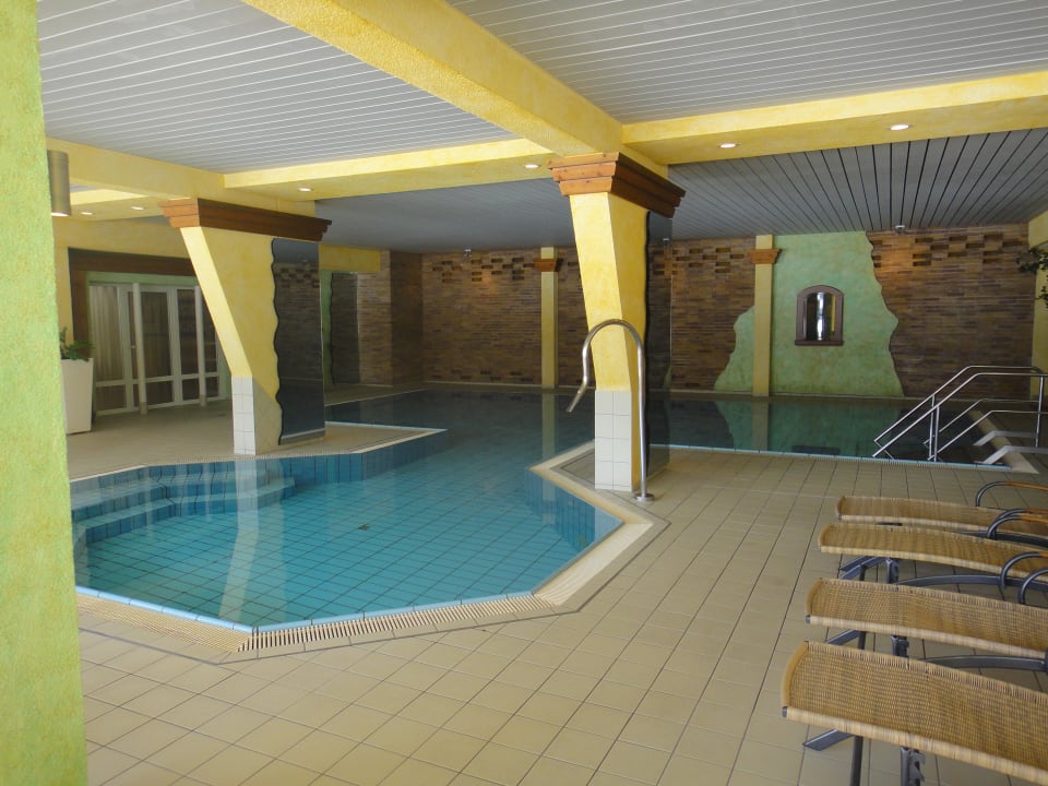 Poolbereich Seehotel Wiesler