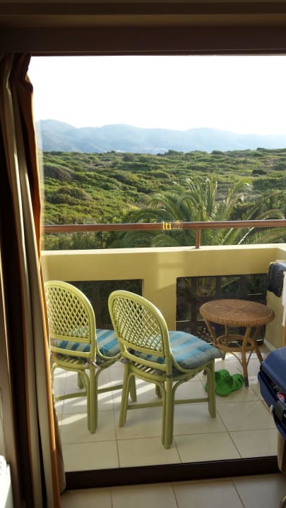 Der Blick aud dem Zimmer ins grüne Grecotel Meli Palace