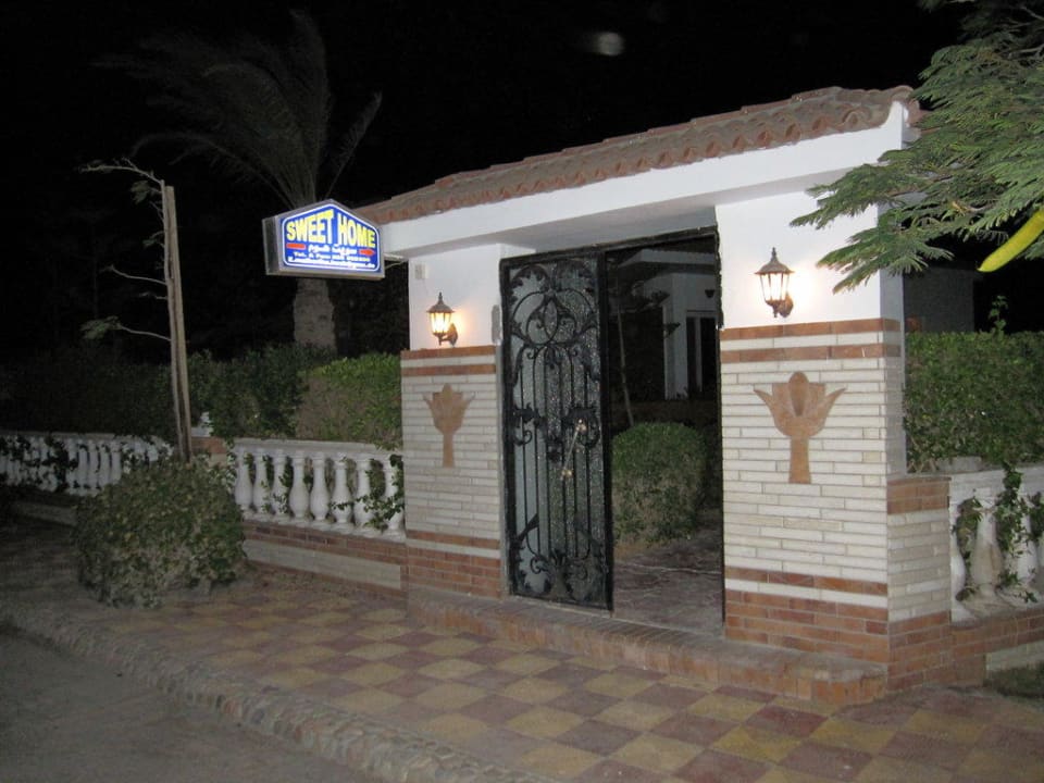 Eingang Hotel Sweet Home