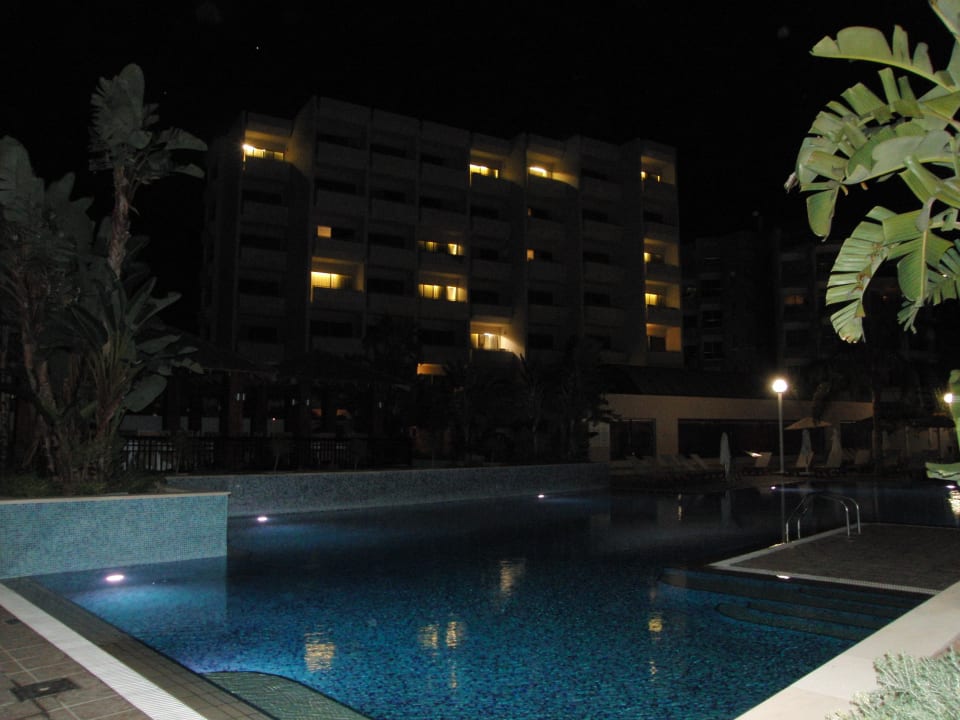 Der Kinder-Pool bei Nacht Atlantica Miramare Beach