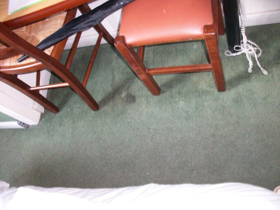 Taches devant la table Hotel Campanile Paris 15 - Tour Eiffel