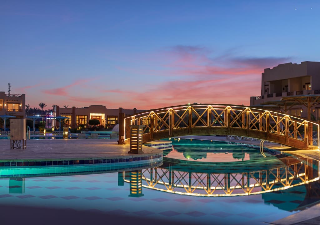 Pool Laguna Beach Marsa Resort