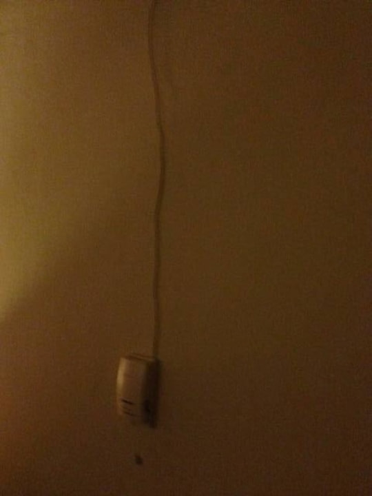 Kabel hängen lose herum Wyndham Alltra Samana