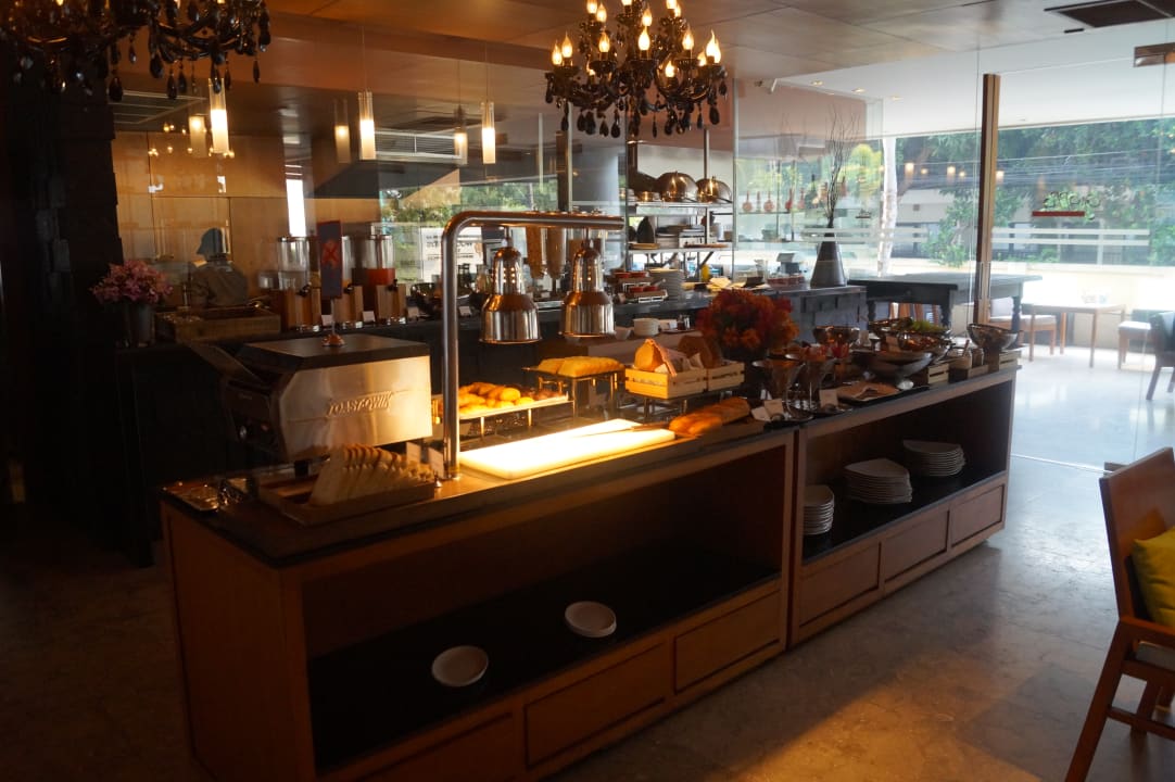 Gastro Woodlands Hotel & Resort