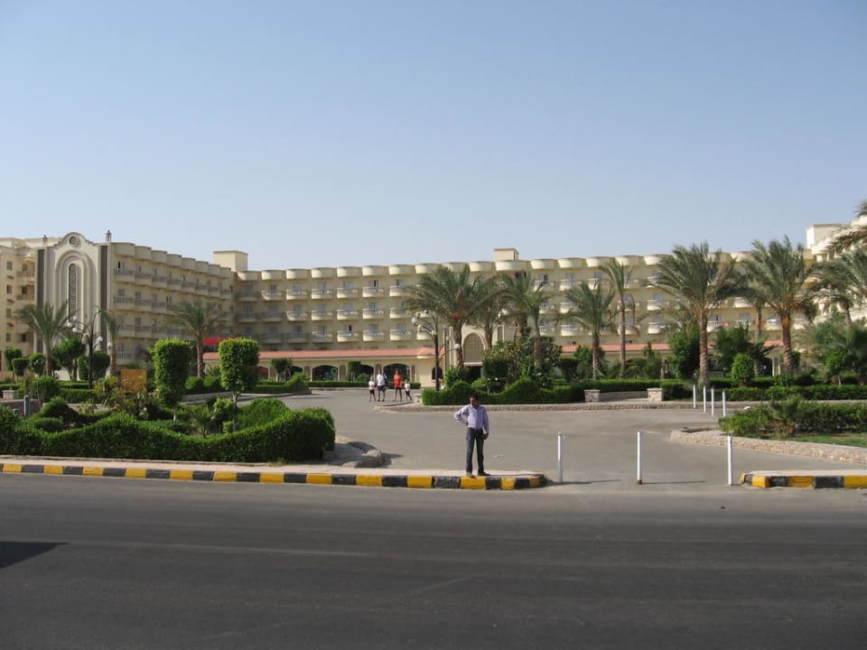 Blick vom Haupteingang zum Resort Riviera Aqua Park Resort