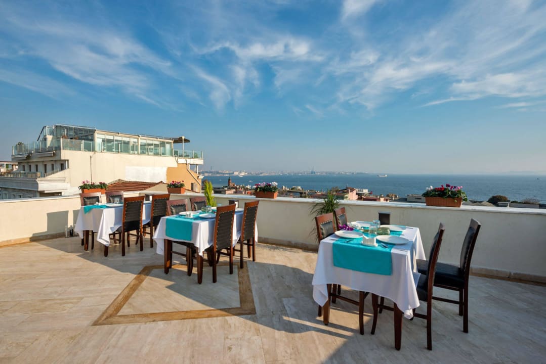 Terrace View & Breakfast Perapolis Hotel