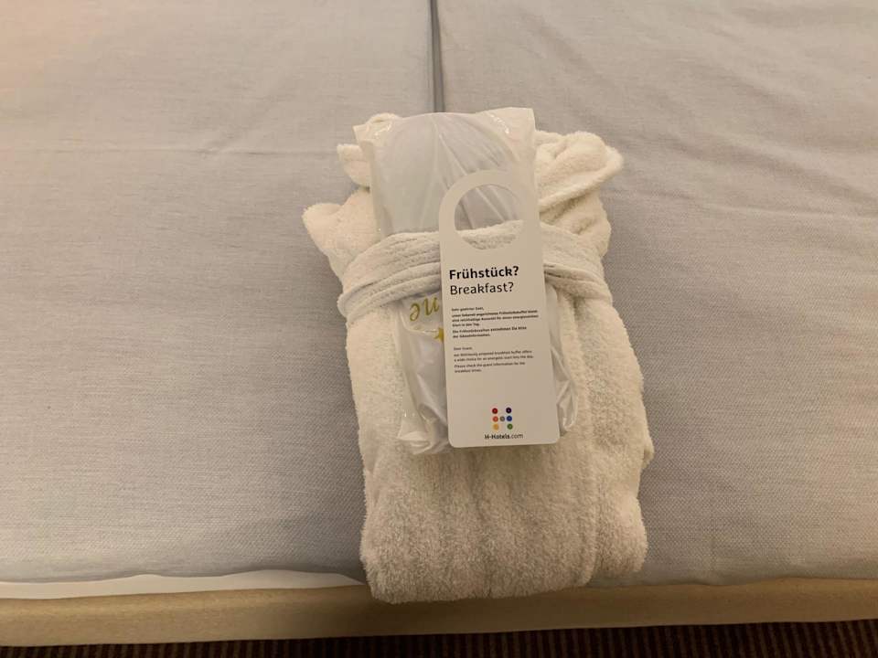 Zimmer H4 Hotel Berlin Alexanderplatz