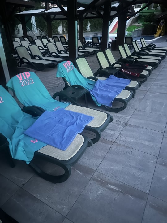 Pool Side Breeze Hotel
