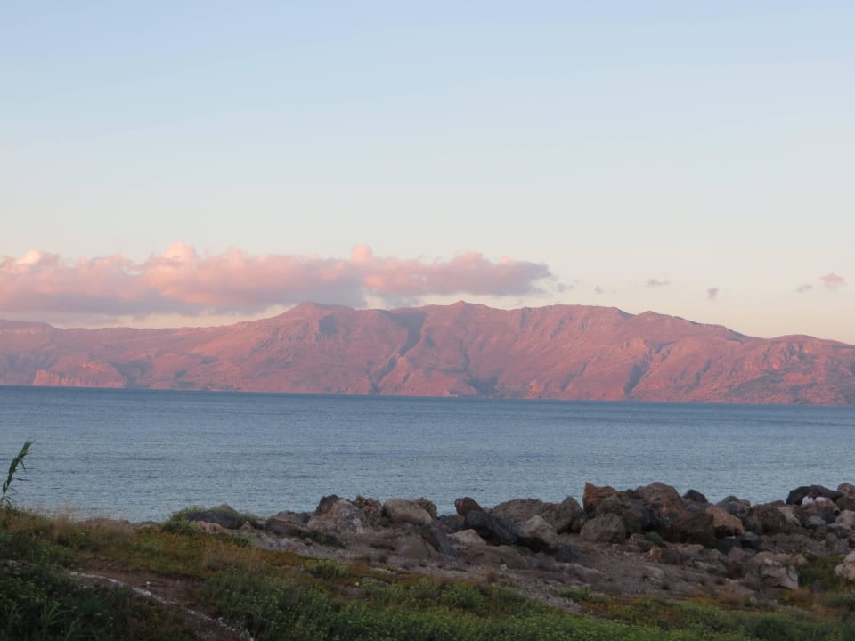 Die blaue Stunde - im Blick die Halbinsel Rodopou Elena Beach Hotel