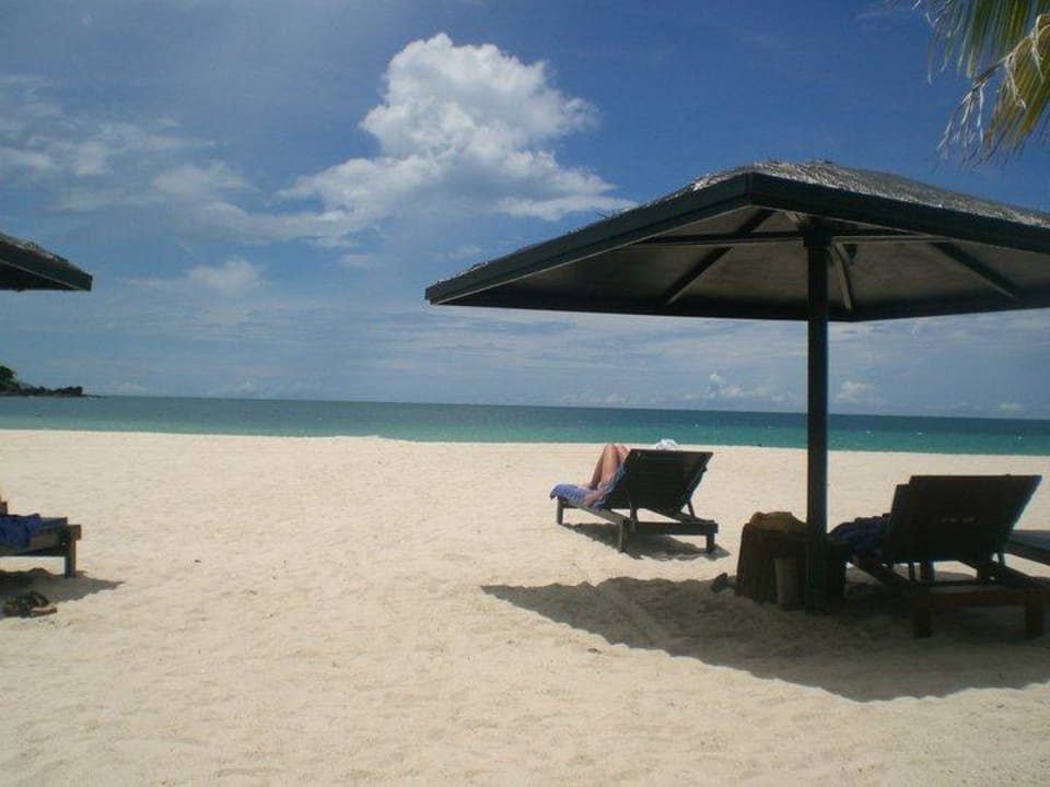 Blick von der Liege zum Meer Berjaya Langkawi Resort