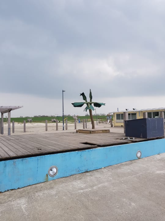 Fehlen noch die Stühle und die Glasscheiben  Center Parcs Park Nordseeküste