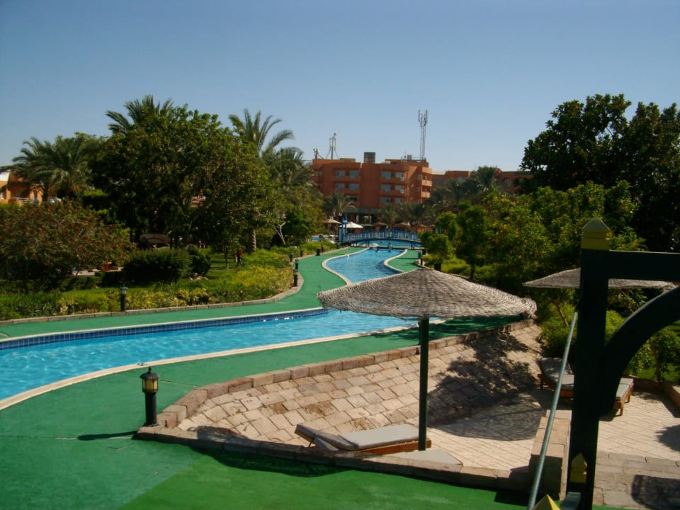 Rechter Hand ist ein Restaurant Golden Beach Resort