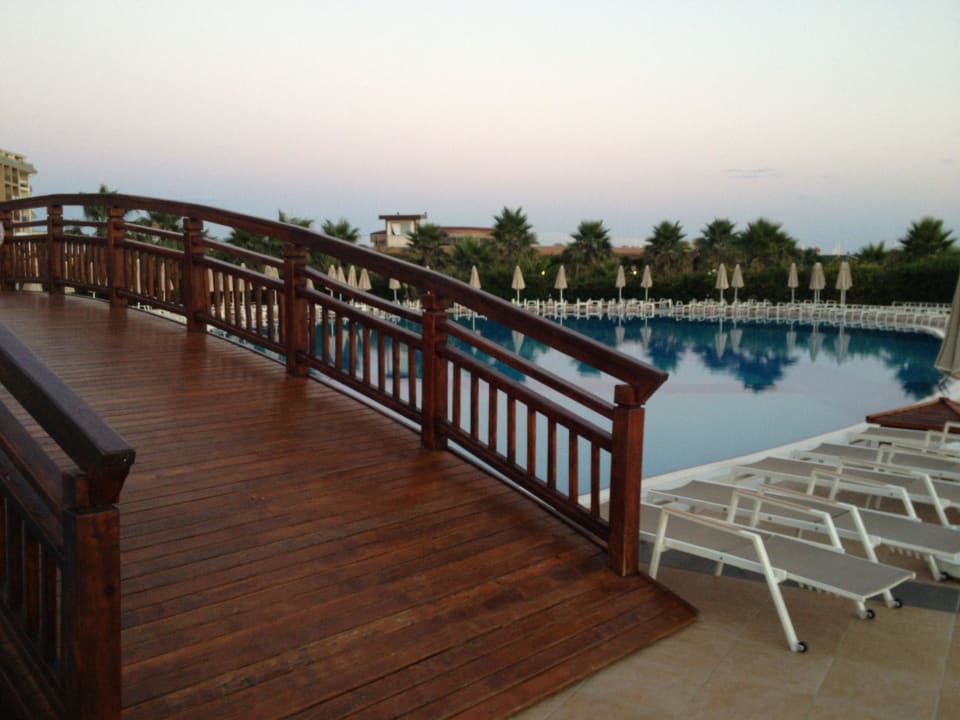 Brücke über Pool Seaden Sea World Resort & Spa