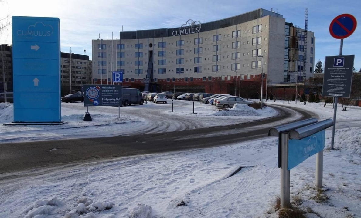 Entrance side Scandic Helsinki Aviapolis