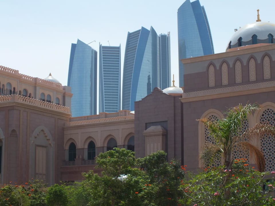 Skyline Emirates Palace Mandarin Oriental
